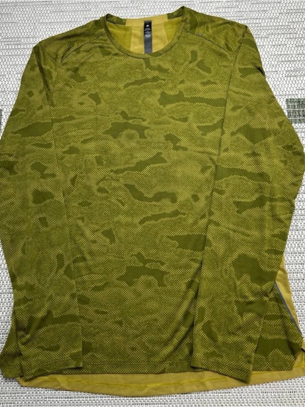 Lululemon Men's Olive Camo Long Sleeve Performance Shirt S/M great